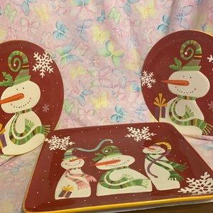 Pier 1 snowman serving tray and two dinner plates. Never used.